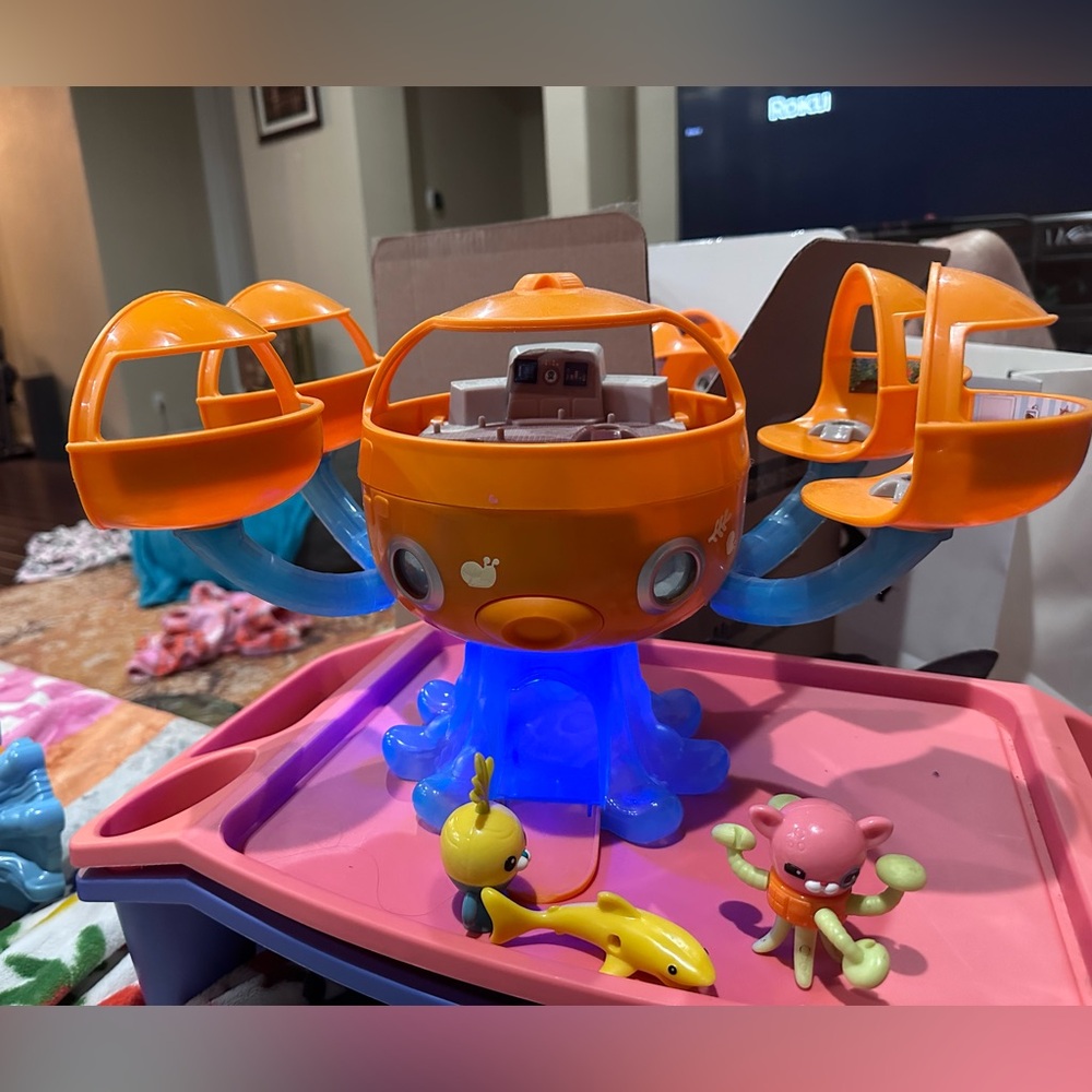Octonauts octopod with yellow shark